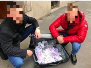 [VIDEO] Who recognizes the fraudsters, who extorted bitcoins from Poles, paying  with counterfeit 500-euro banknotes? The case was reported to the Italian Carabinieri, and criminals search has been started by the detectives from Rutkowski Detective Agency!
