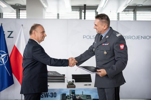 Agencja Uzbrojenia podpisała umowę na dostawy seryjne kołowych transporterów opancerzonych ROSOMAK z ZSSW-30